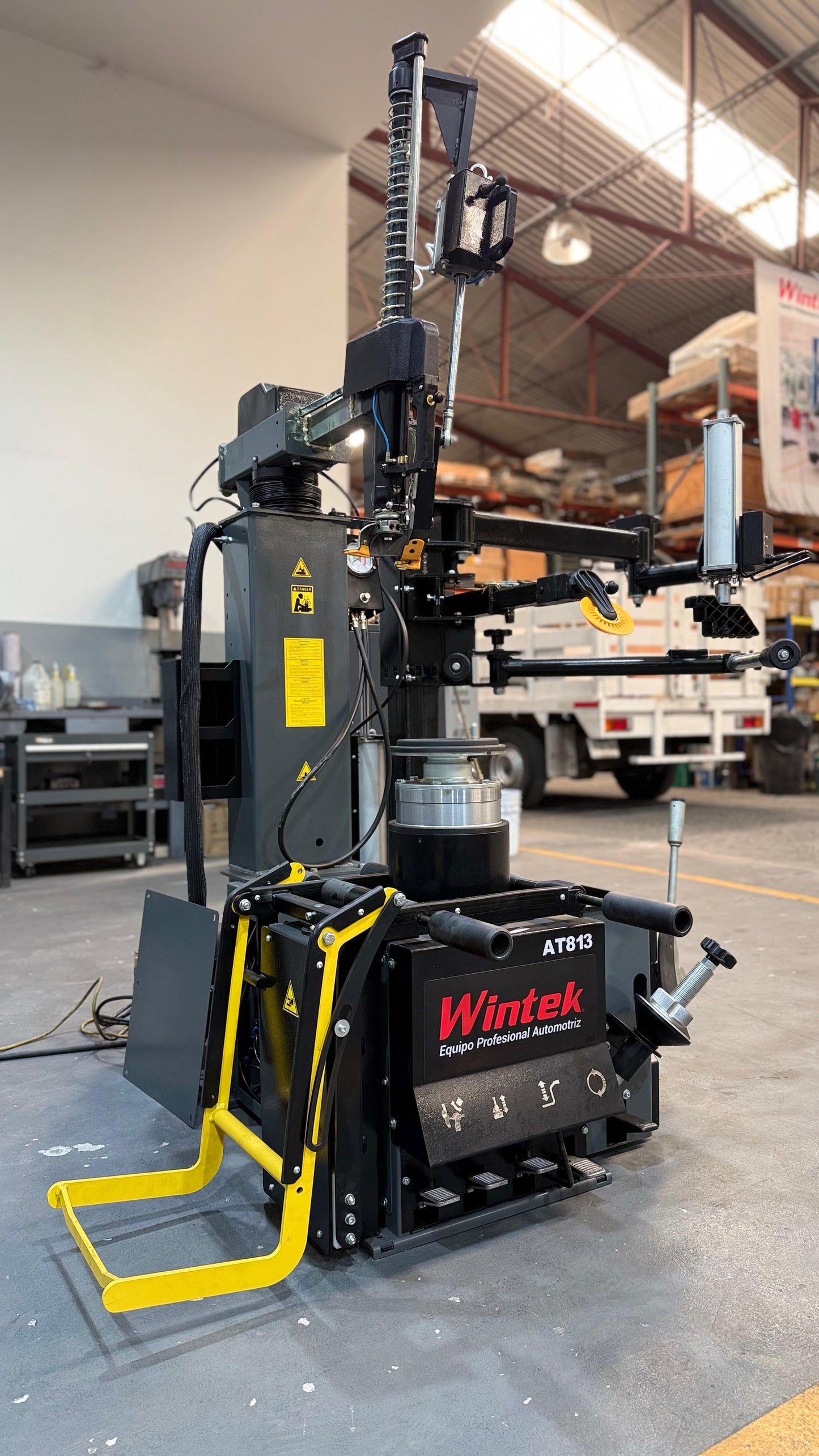 Wintek AT813 — Desmontadora electroneumática