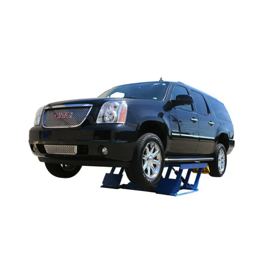 Peak LR10 elevador tijera de baja altura con SUV en plataforma, capacidad de 4,500 kg y altura máxima de 600 mm. Perfecto para talleres compactos y servicios rápidos de freno y suspensión.