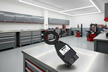 Javaz PKI-02 probador Línea K y antena de inmovilizador sobre mesa en taller automotriz