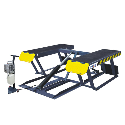 Rampa frenera Peak LR06 tipo tijera portátil de baja altura con capacidad de 2,800 kg. Vista lateral con motor hidráulico y plataformas antideslizantes de color negro y amarillo.