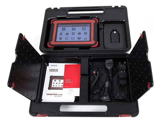 Thinktool Latin Master escáner automotriz profesional en maletín completo con tablet de 8”, VCI, cables, adaptadores y manual de usuario. Equipo compacto y robusto para diagnóstico avanzado multimarca.