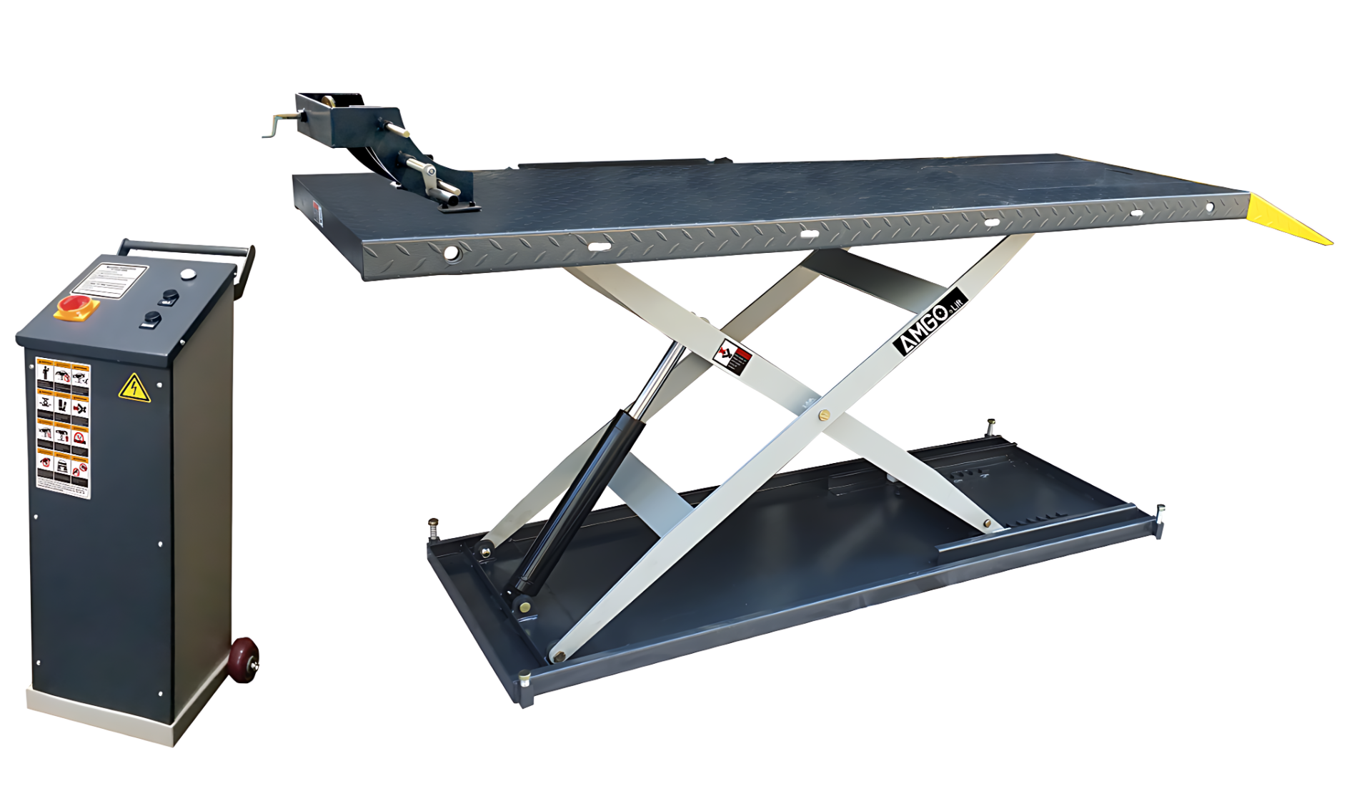 USCAR MC-600 mesa elevadora para motos y ATV, vista completa con rampa y prensa de rueda. Elevación rápida a 1,090 mm y estructura reforzada para uso intensivo.